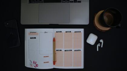 Gérer ses revenus irréguliers : une méthode claire pour retrouver de la sérénité quand on est freelance