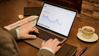 Investissement passif en ETF : guide simple pour débuter sans suivre la Bourse tous les jours