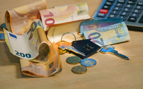 Pouvoir d’achat et taux d’intérêt : comment les hausses de la banque centrale touchent votre budget