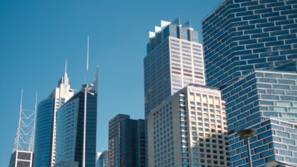 Récession économique : ce que cela signifie vraiment pour votre emploi, votre crédit et votre épargne
