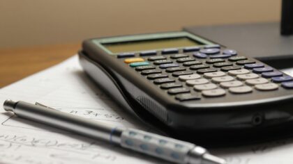 Retard de paiement sur un crédit : conséquences, réactions utiles et erreurs à éviter