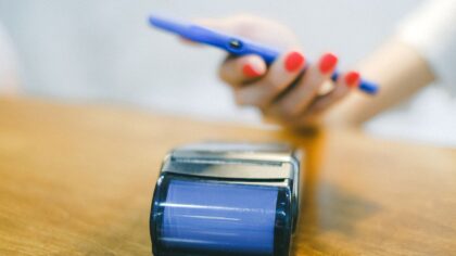 Samsung Pay expliqué simplement : fonctionnement, sécurité et usages au quotidien