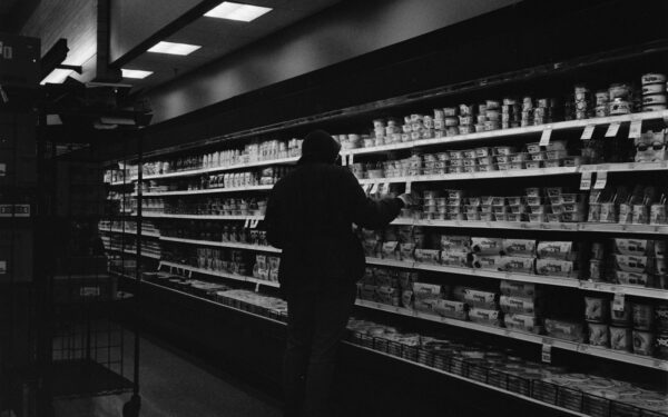 Budget courses simple : une méthode en 4 étapes pour mieux manger sans exploser son compte