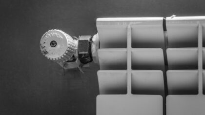 Budget énergie domestique simple et réaliste pour réduire vos factures sans vivre dans le froid