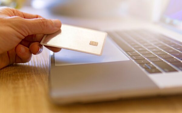 Cartes à usage unique et numéros virtuels : un outil simple pour sécuriser vos achats en ligne