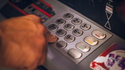 Code secret de carte bancaire : 7 réflexes pour le protéger sans se compliquer la vie
