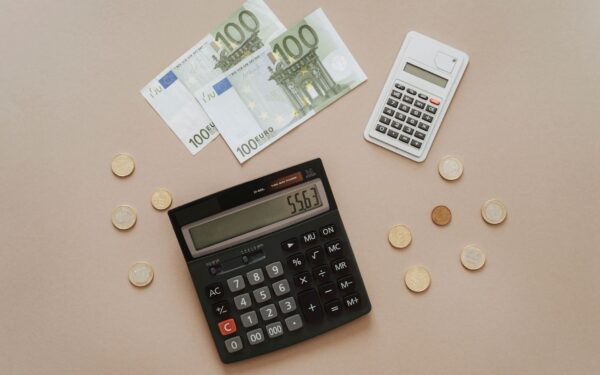 Épargne et comptes à intérêt : comment utiliser les taux pour protéger son argent