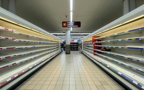 Pénuries et rayons vides : ce que ces ruptures d’approvisionnement changent pour votre budget