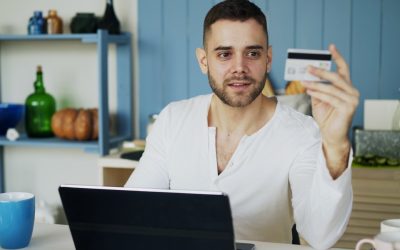 Plafond de carte pour les jeunes actifs : bien le régler pour garder la main sur ses dépenses
