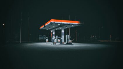 Prix du carburant et budget auto : des repères simples pour limiter l’impact