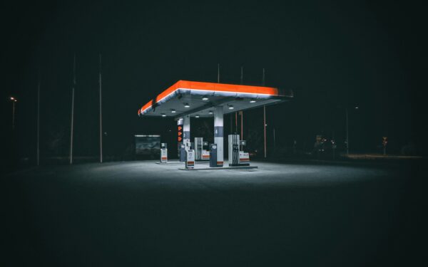 Prix du carburant et budget auto : des repères simples pour limiter l’impact