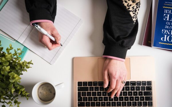 Revenus passifs réalistes : 5 pistes simples pour compléter votre salaire sans promesses miracles