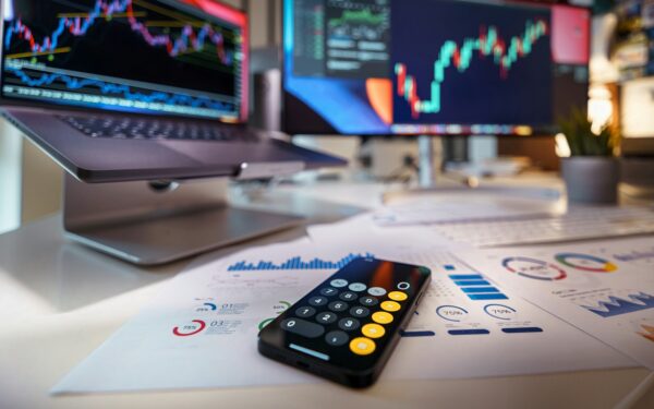 Robo-advisors en France : fonctionnement, atouts et limites pour un épargnant débutant