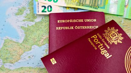 Taux de change et vacances à l’étranger : quelques réflexes simples pour dépenser plus malin
