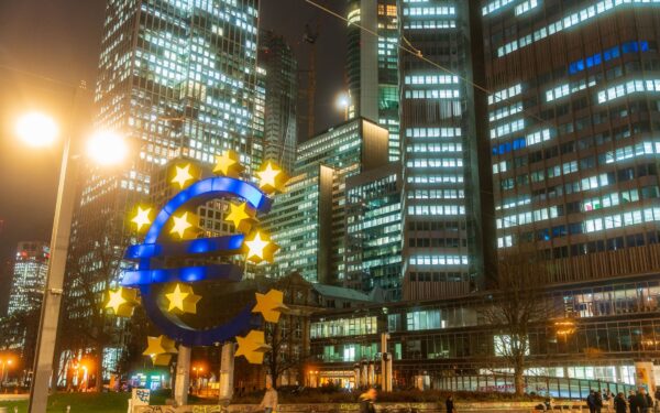 Taux directeurs des banques centrales : ce que leur hausse ou leur baisse change pour vous