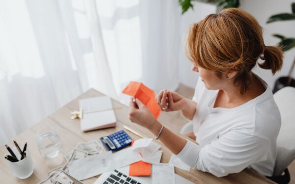 Taux fixe sur un crédit : atouts, limites et points à vérifier avant de s’engager