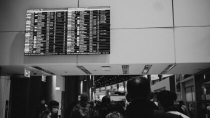 Vérifier les frais cachés de sa carte avant un voyage à l’étranger