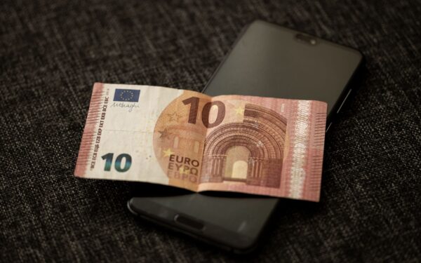 Virement instantané ou virement classique : choisir la bonne option pour payer sans stress
