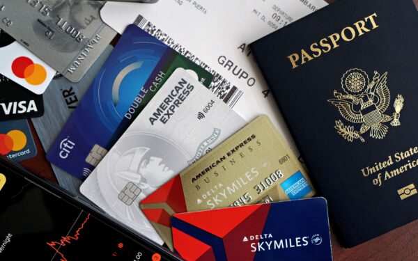 Voyage et carte de paiement à l’étranger : les bons réflexes pour payer sans stress
